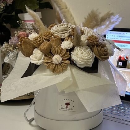 Couple gifting Large candle bouquet (Satin musk scent)